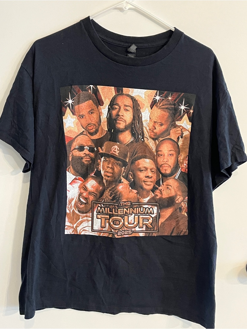 Men’s size large gildan 2025 The Millennium Tour tee shirt